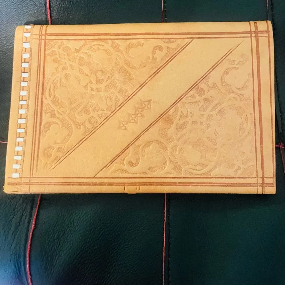 Wallet handtooled Collectible Vintage Leather Bifold pockets unisex 60's tooled